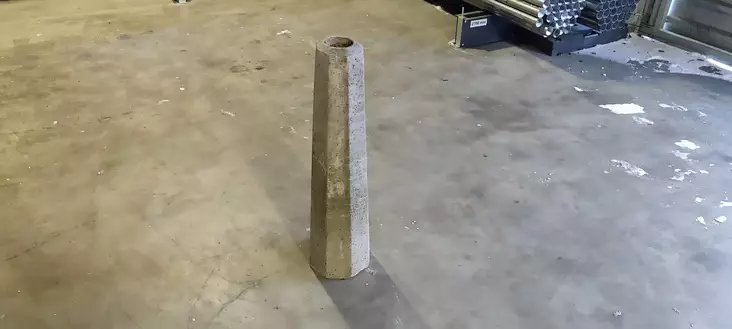 BETONIANTURA 900 mm, 90mm putkelle - Liikennemerkkianturat - 102292 - 1