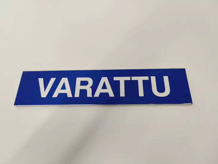 VARATTU LISÄKILPI, 400x90mm, SI/VA, HEIJASTAVA - Ulko-opasteet - 102283 - 1